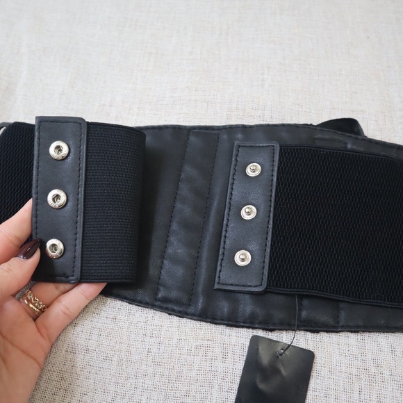 Torrid Black Lace Ribbon Corset NWT - Picture 11 of 15